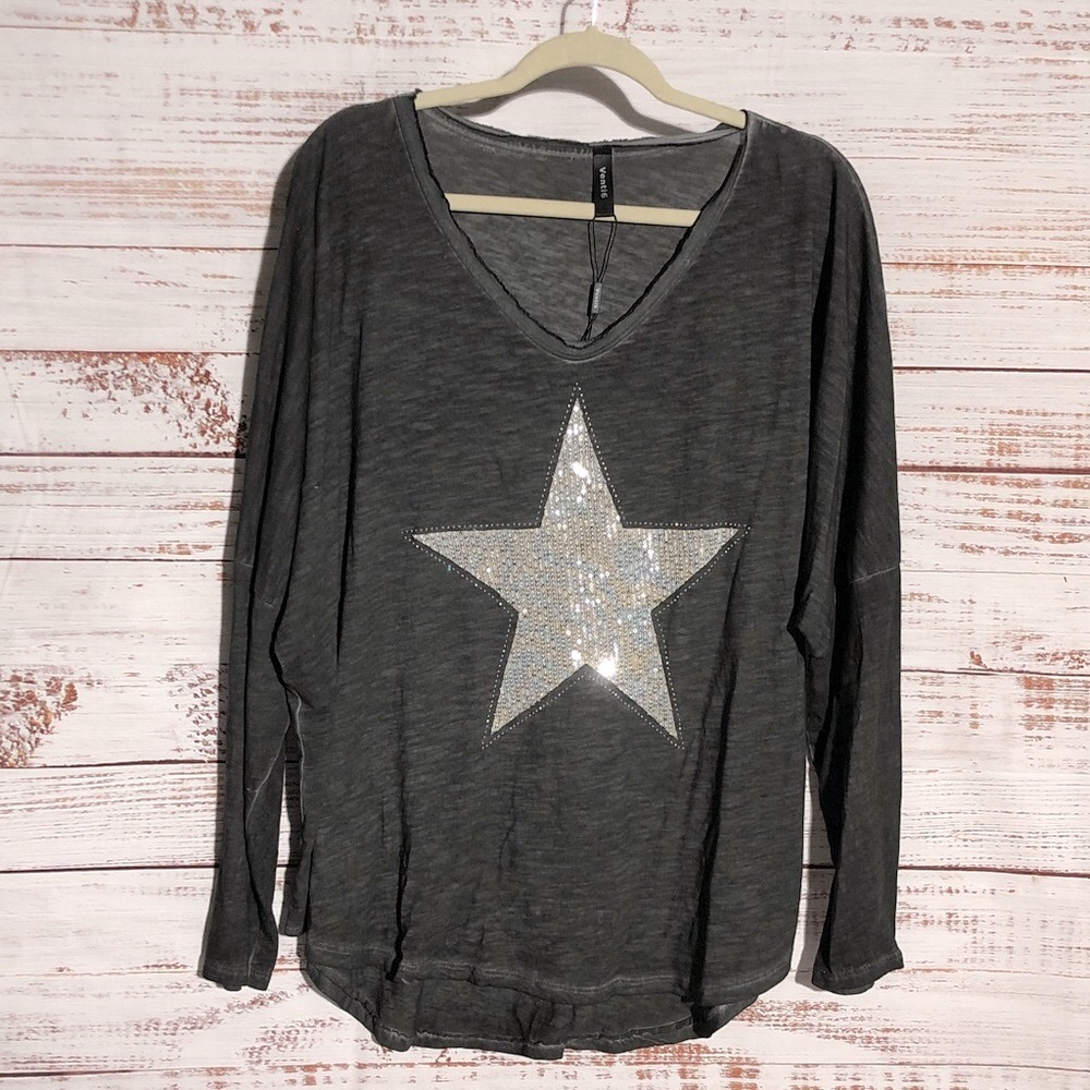 NWT Venti6 long sleeved black vneck tee with silver sequin star oversized Large